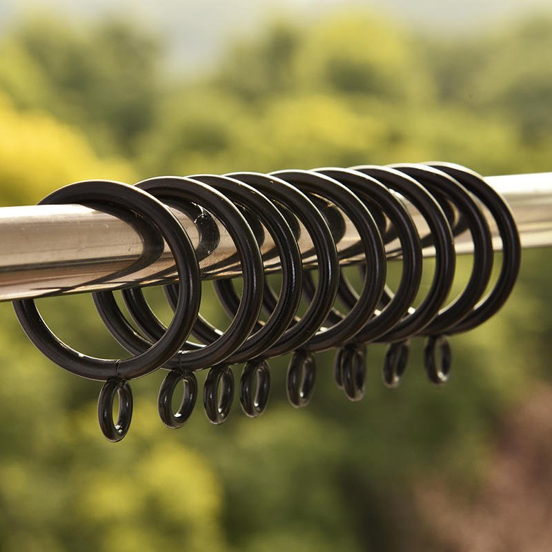 Curtain rings on a rod